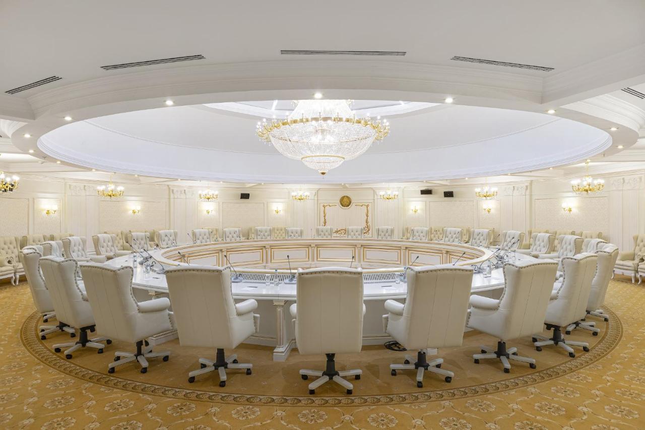 President Hotel Minsk Exterior foto